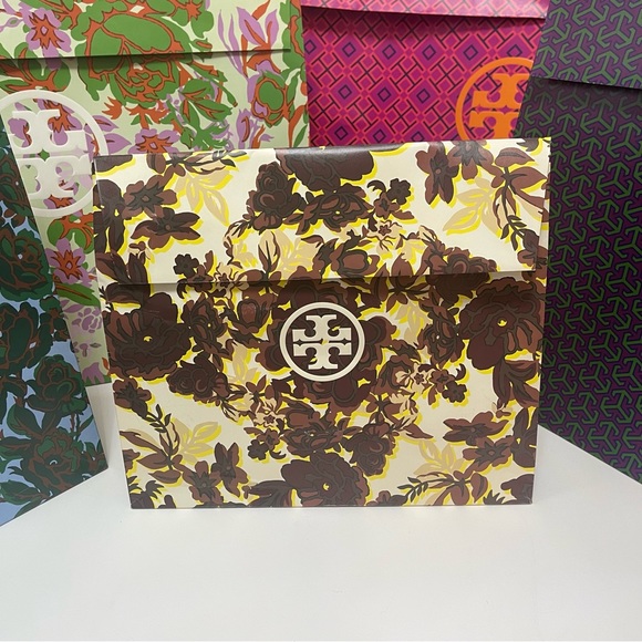 Tory Burch Gifting / Storage Bags In Different Sizes, Patterns & Colors - Picture 15 of 16